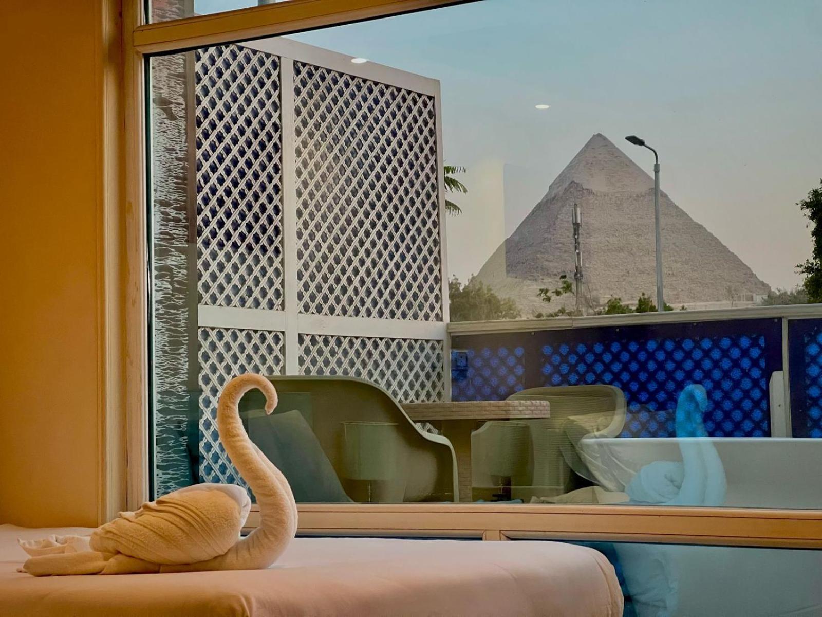 Turquoise Pyramids & Grand Egyptian Museum View Hotel Kafret el-Gabal Kültér fotó