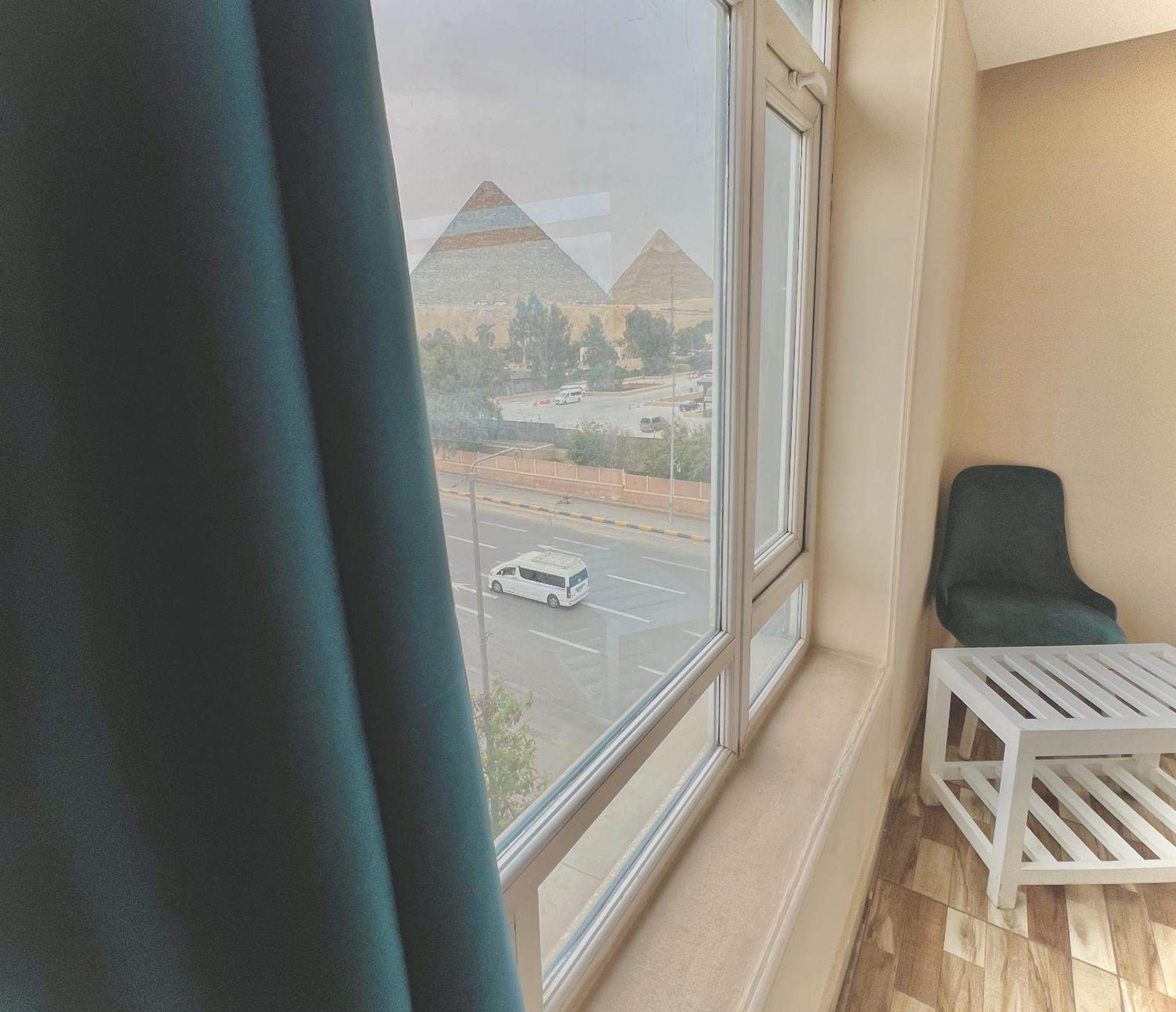 Turquoise Pyramids & Grand Egyptian Museum View Hotel Kafret el-Gabal Kültér fotó