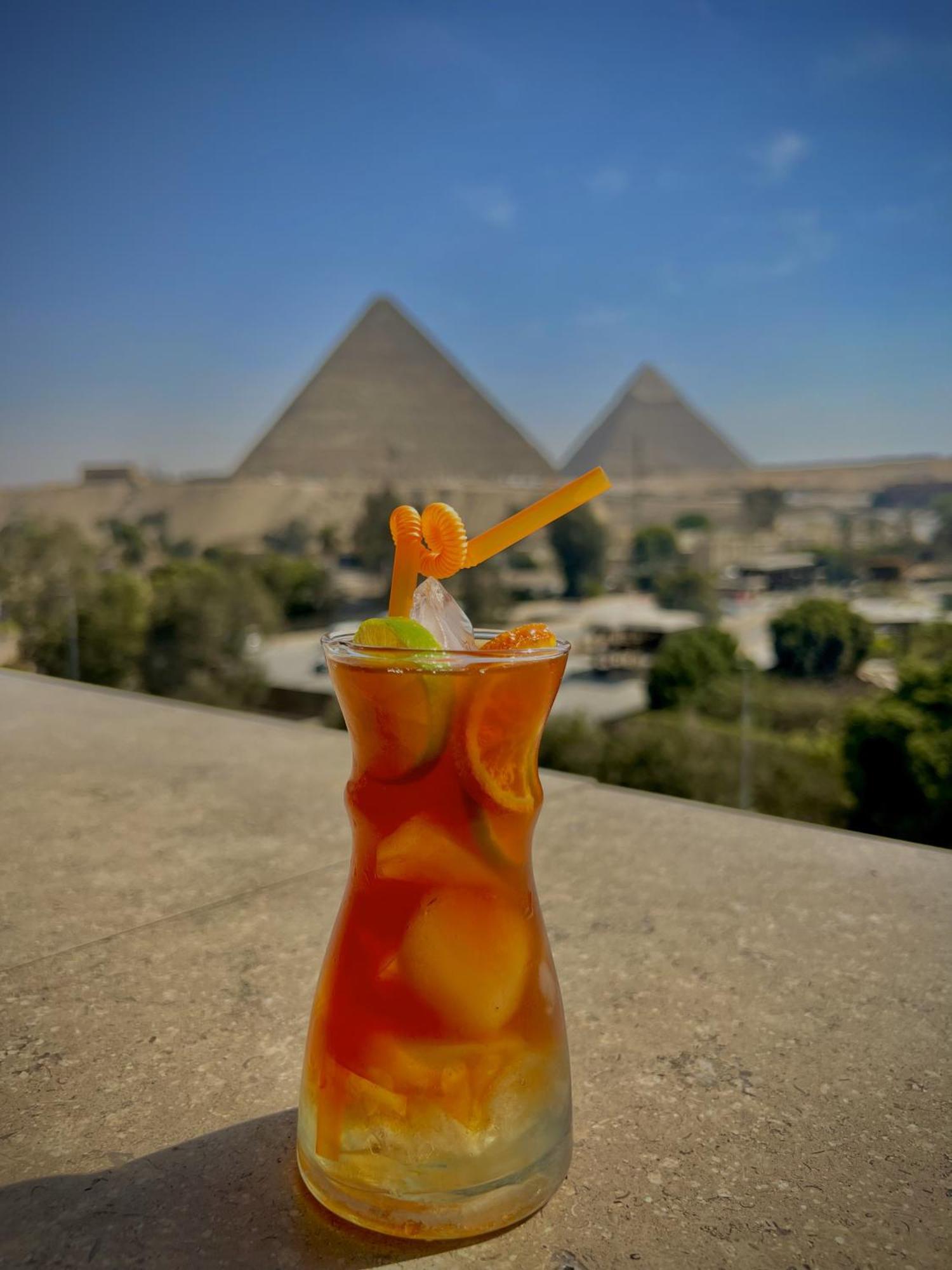 Turquoise Pyramids & Grand Egyptian Museum View Hotel Kafret el-Gabal Kültér fotó