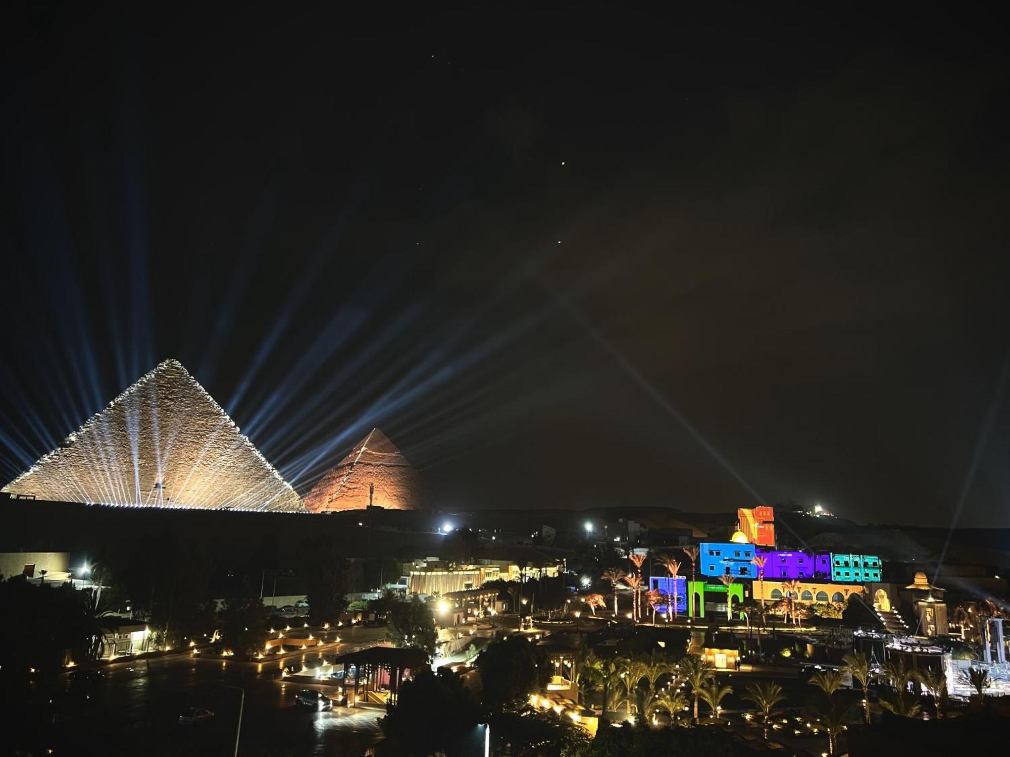 Turquoise Pyramids & Grand Egyptian Museum View Hotel Kafret el-Gabal Kültér fotó