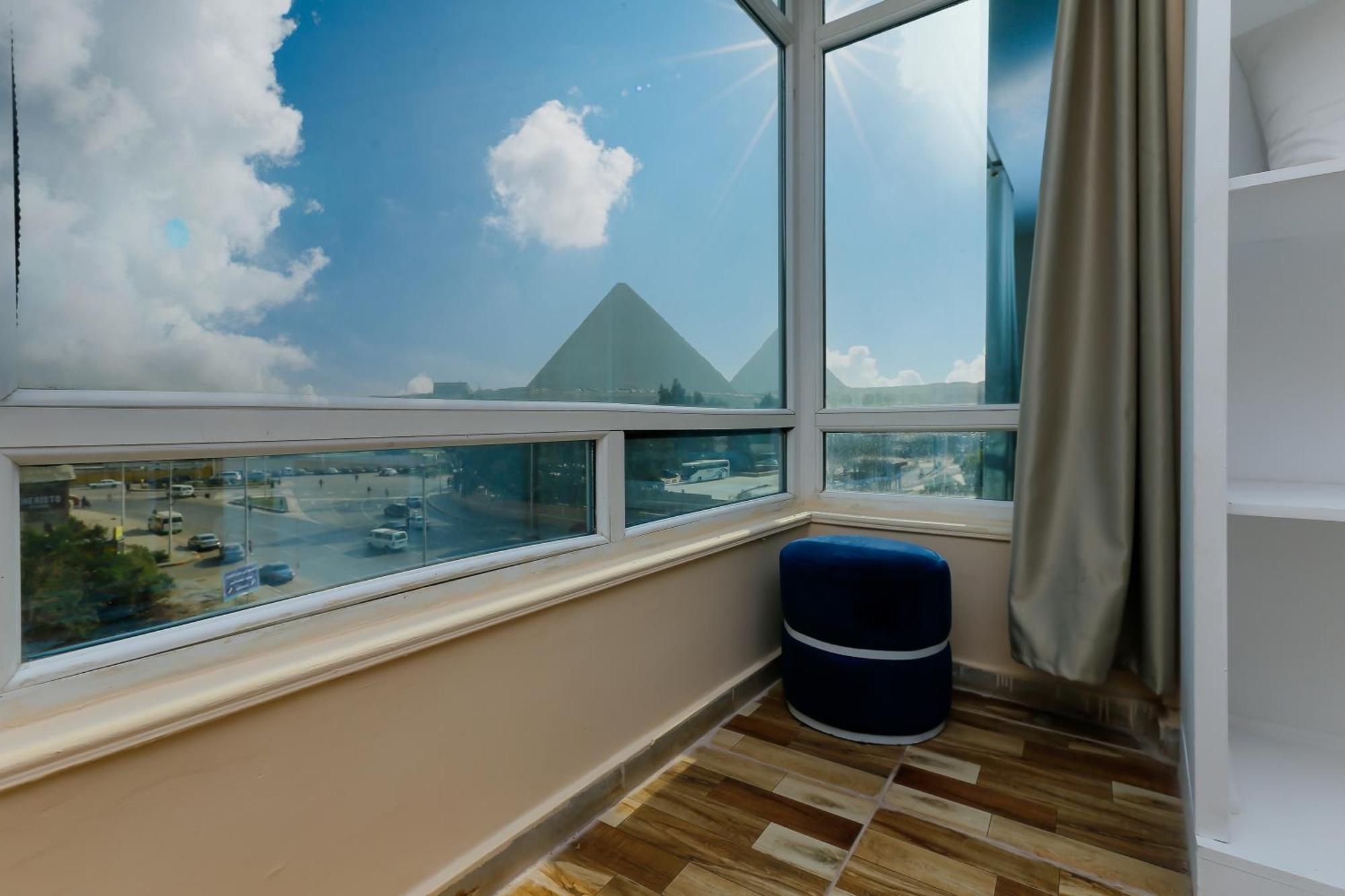 Turquoise Pyramids & Grand Egyptian Museum View Hotel Kafret el-Gabal Kültér fotó