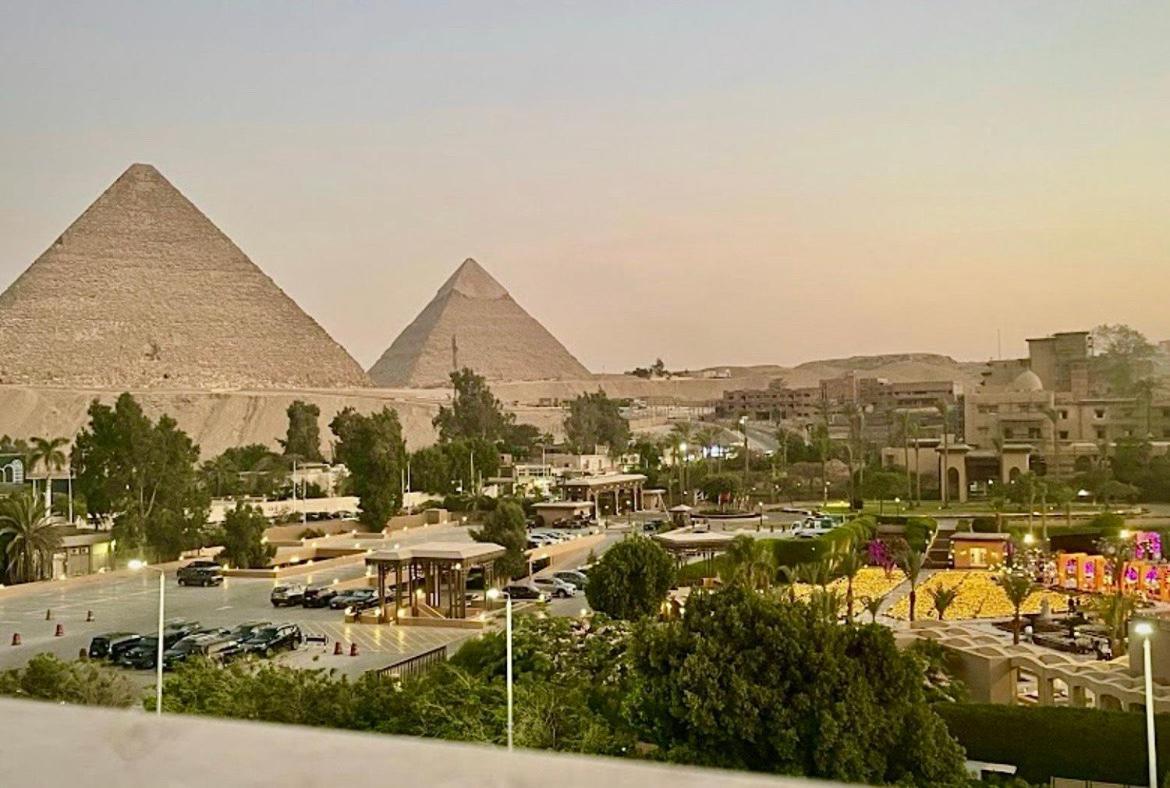 Turquoise Pyramids & Grand Egyptian Museum View Hotel Kafret el-Gabal Kültér fotó