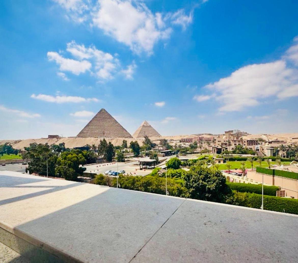 Turquoise Pyramids & Grand Egyptian Museum View Hotel Kafret el-Gabal Kültér fotó