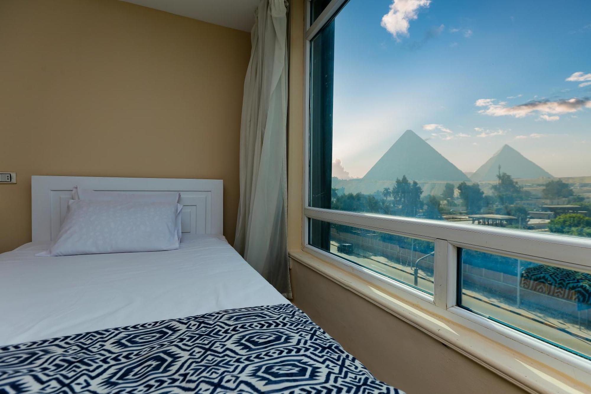 Turquoise Pyramids & Grand Egyptian Museum View Hotel Kafret el-Gabal Kültér fotó